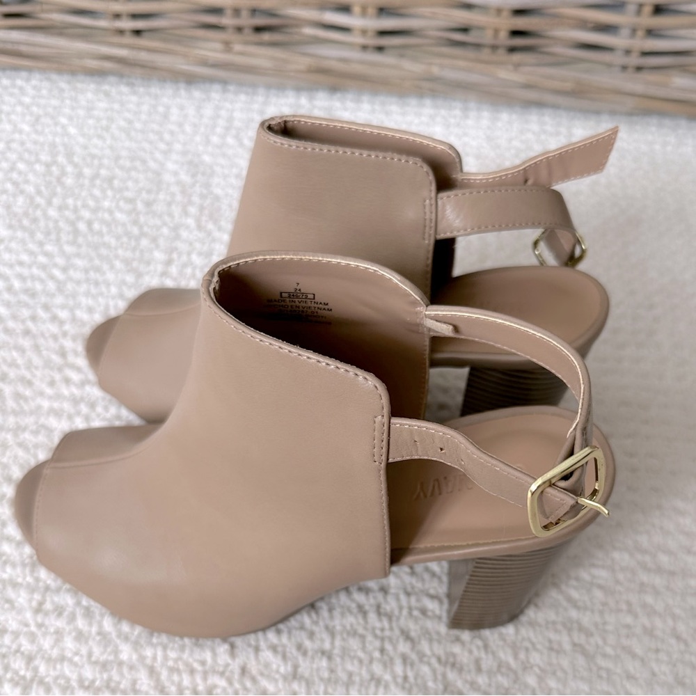 Old Navy Open toes shoes